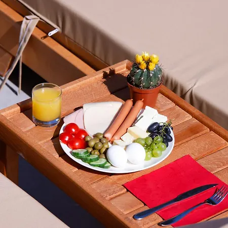 6 Marsi Hotell Golem (Tirana)