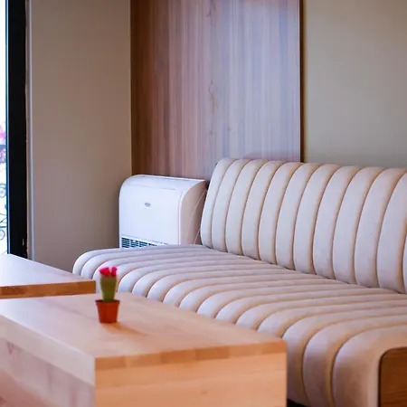 6 Marsi Hotell Golem (Tirana)