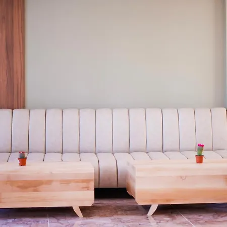 6 Marsi Hotell Golem (Tirana)