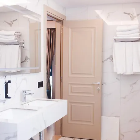 6 Marsi Golem (Tirana)