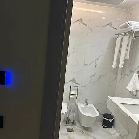 6 Marsi Hotell Golem (Tirana)