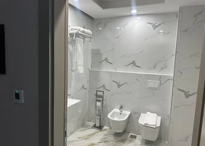 6 Marsi 4* Golem (Tirana)