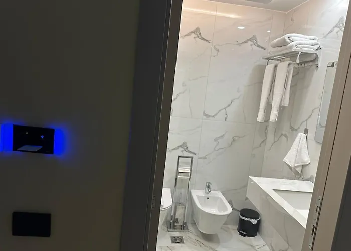 6 Marsi Hotel Golem (Tirana)