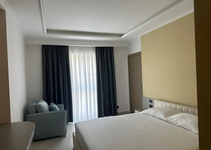6 Marsi 4* Golem (Tirana)