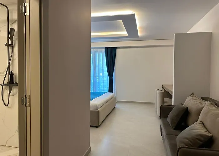 6 Marsi Golem (Tirana)