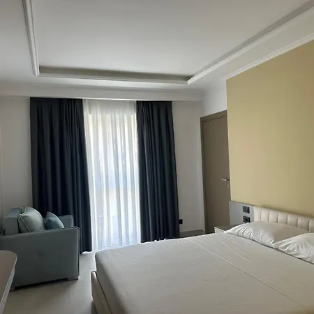 6 Marsi 4* Golem (Tirana)