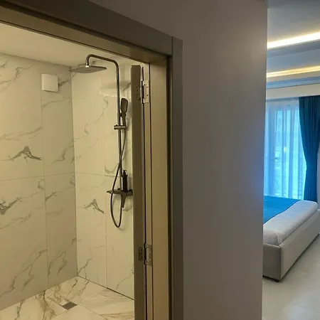 6 Marsi Hotel Golem (Tirana)