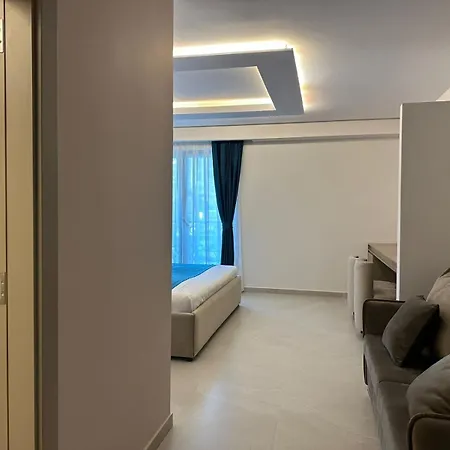 6 Marsi Golem (Tirana)