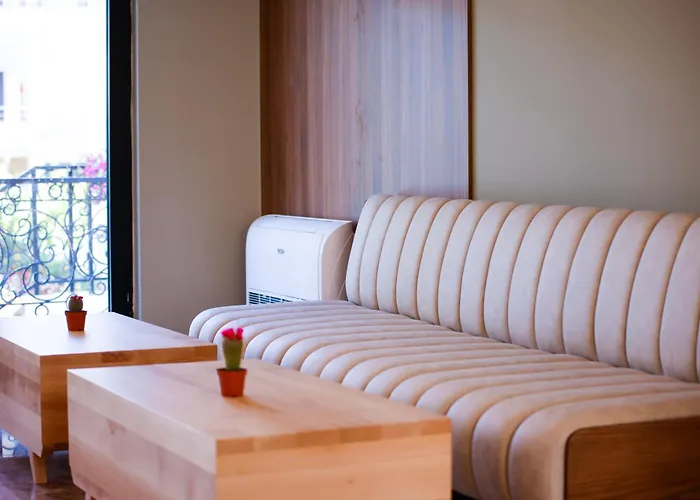 6 Marsi Hotel Golem (Tirana)