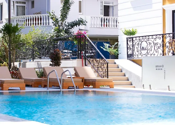 6 Marsi 4* Golem (Tirana)