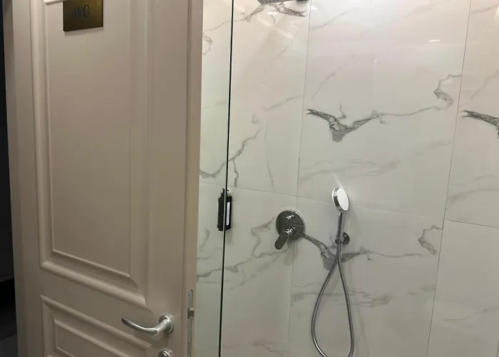 6 Marsi Golem (Tirana)