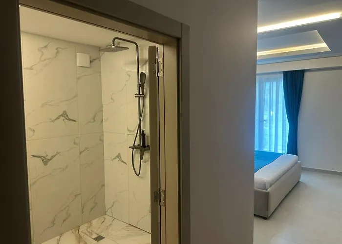 6 Marsi Hotel Golem (Tirana)